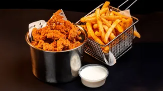 Desde $7.75: Chicken Fingers y Sándwiches