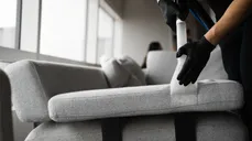 Desde $25: Limpieza de Sofá y Colchón